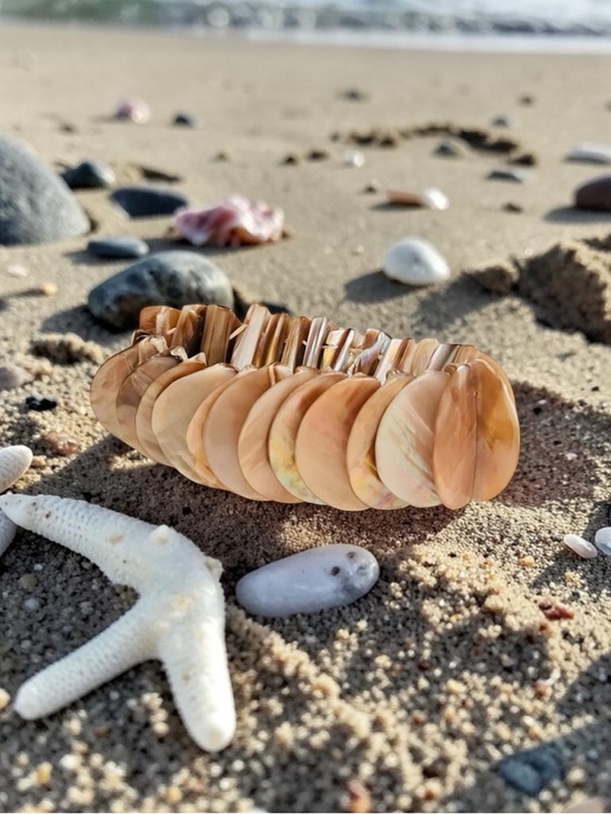 Jewelry - Vintage Mother-of-Pearl Shell Stretch Bracelet in Brown & Beige (7”)